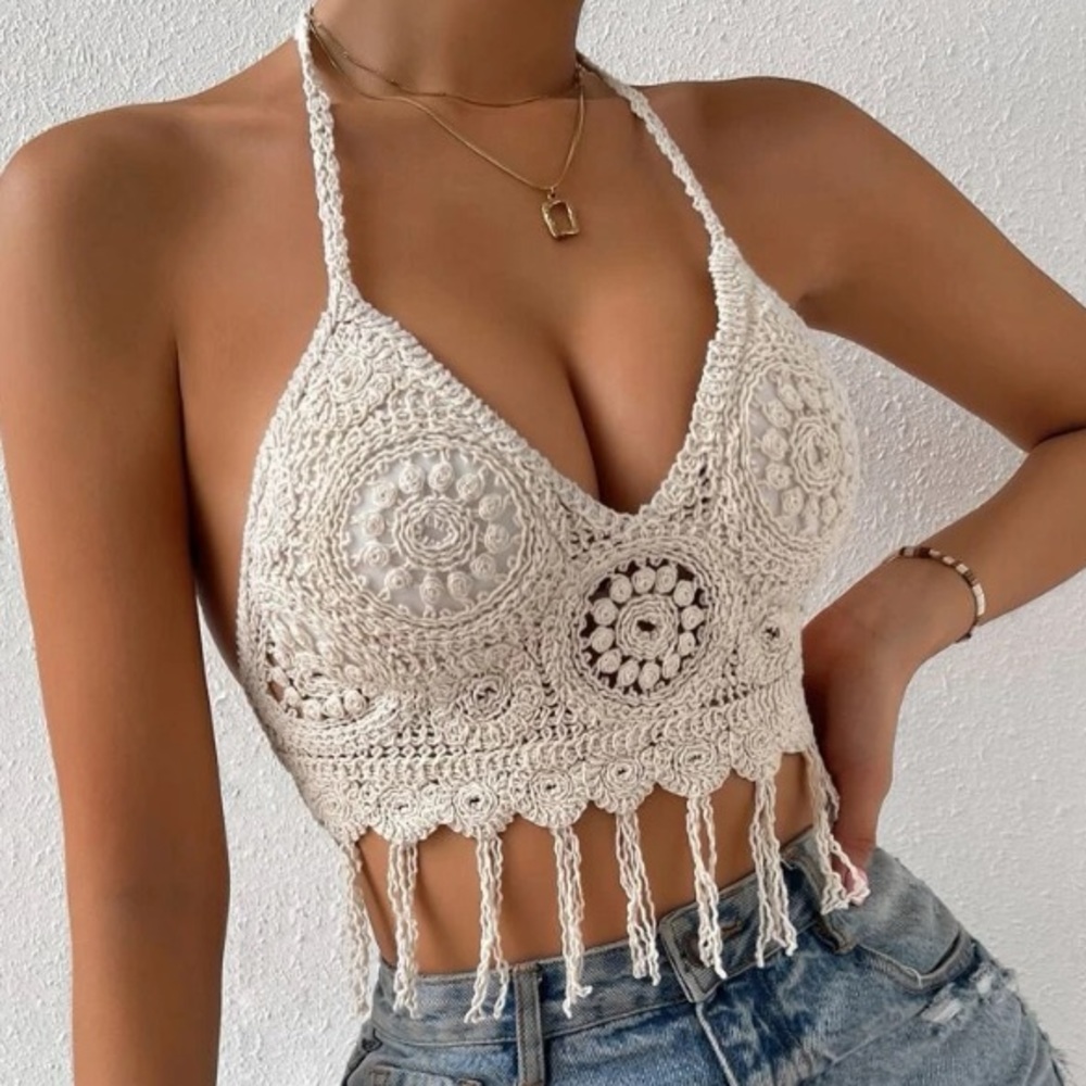 🌴NEW! Boho Fringe Hem Crochet Backless Halter Top - Picture 4 of 9